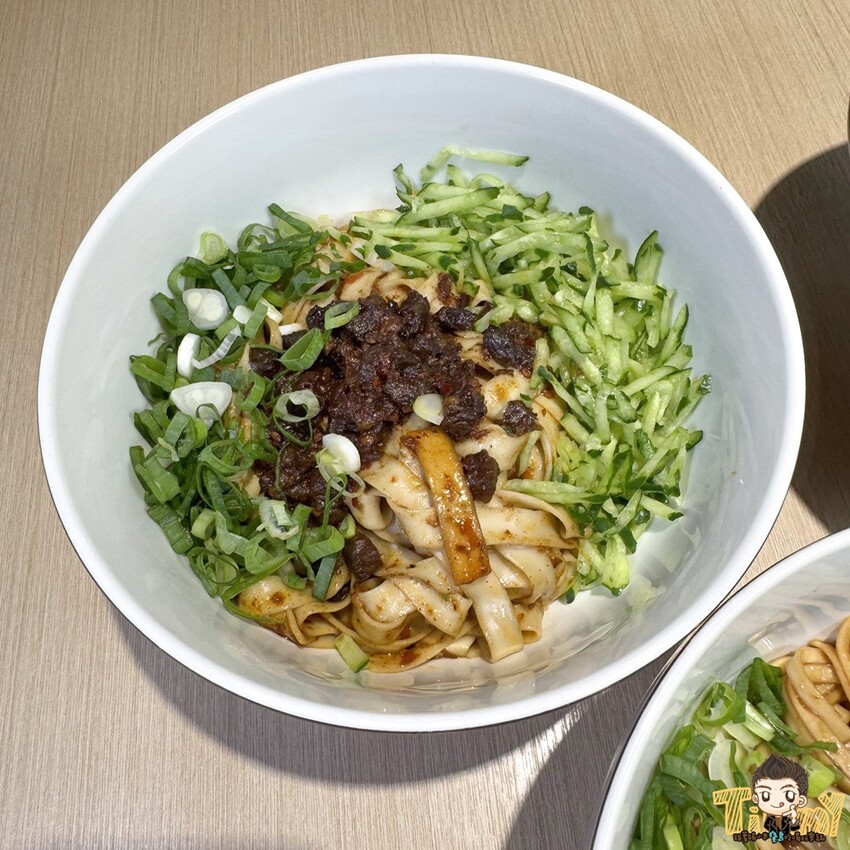 新竹縣竹北市一頭牛只有3KG的臉頰肉做的牛肉麵你們吃過了嗎? 限時限量的手作湖南臘肉飯絕對讓你齒頰留香！- 跟著踢小米吃喝玩樂趣