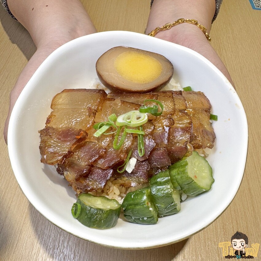 新竹縣竹北市一頭牛只有3KG的臉頰肉做的牛肉麵你們吃過了嗎? 限時限量的手作湖南臘肉飯絕對讓你齒頰留香！- 跟著踢小米吃喝玩樂趣