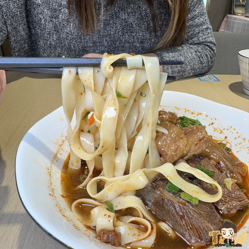 新竹縣竹北市一頭牛只有3KG的臉頰肉做的牛肉麵你們吃過了嗎? 限時限量的手作湖南臘肉飯絕對讓你齒頰留香！- 跟著踢小米吃喝玩樂趣