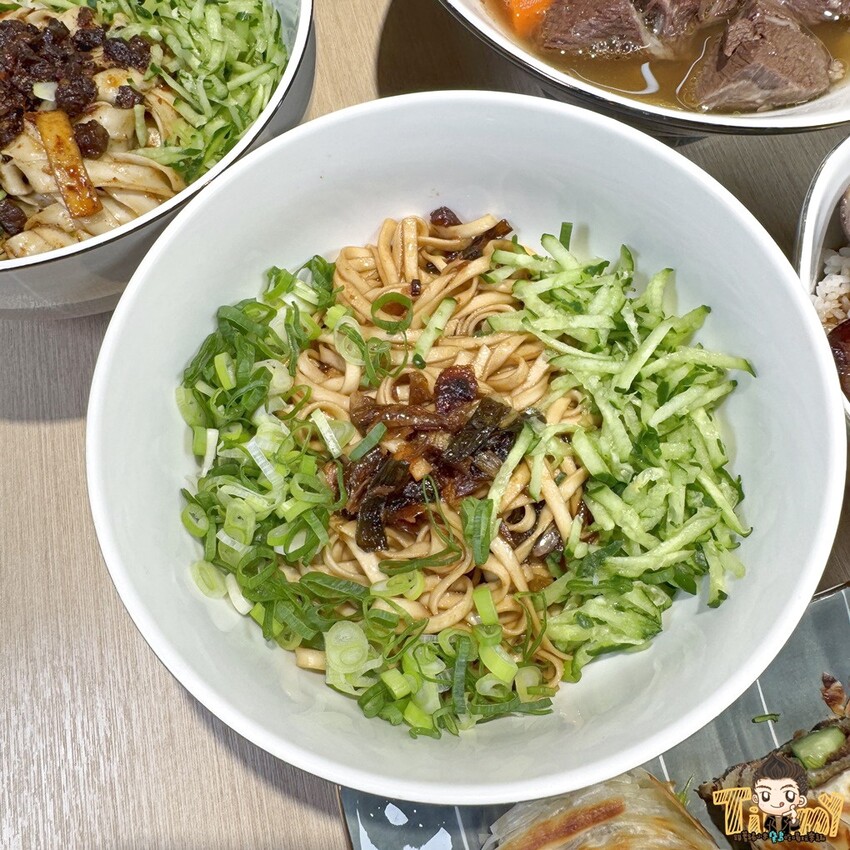 新竹縣竹北市一頭牛只有3KG的臉頰肉做的牛肉麵你們吃過了嗎? 限時限量的手作湖南臘肉飯絕對讓你齒頰留香！- 跟著踢小米吃喝玩樂趣