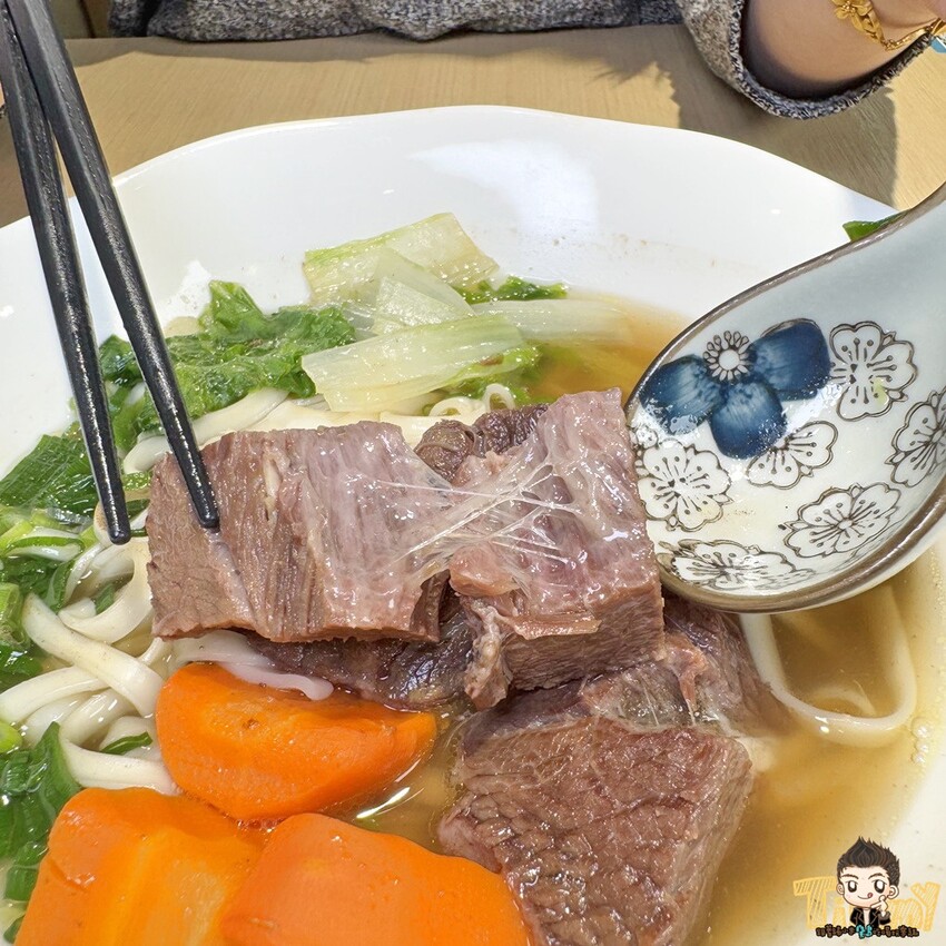 新竹縣竹北市一頭牛只有3KG的臉頰肉做的牛肉麵你們吃過了嗎? 限時限量的手作湖南臘肉飯絕對讓你齒頰留香！- 跟著踢小米吃喝玩樂趣