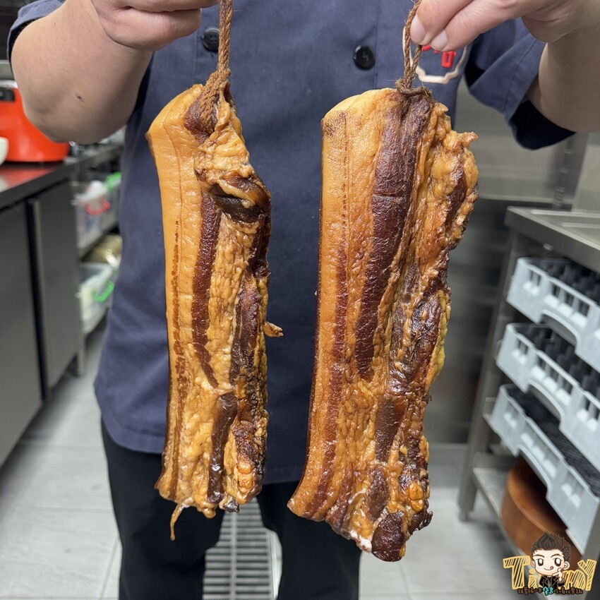 新竹縣竹北市一頭牛只有3KG的臉頰肉做的牛肉麵你們吃過了嗎? 限時限量的手作湖南臘肉飯絕對讓你齒頰留香！- 跟著踢小米吃喝玩樂趣