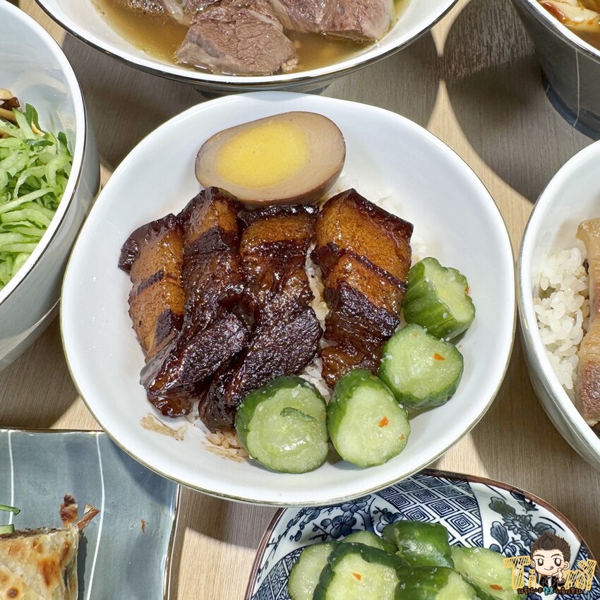 新竹縣竹北市一頭牛只有3KG的臉頰肉做的牛肉麵你們吃過了嗎? 限時限量的手作湖南臘肉飯絕對讓你齒頰留香！- 跟著踢小米吃喝玩樂趣