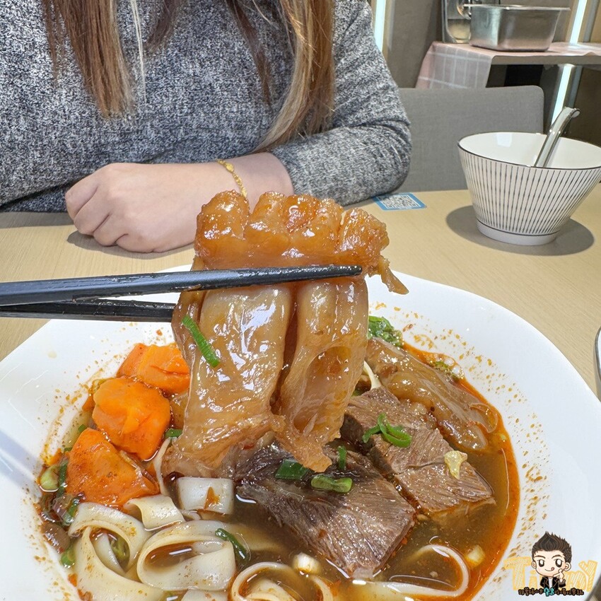 新竹縣竹北市一頭牛只有3KG的臉頰肉做的牛肉麵你們吃過了嗎? 限時限量的手作湖南臘肉飯絕對讓你齒頰留香！- 跟著踢小米吃喝玩樂趣