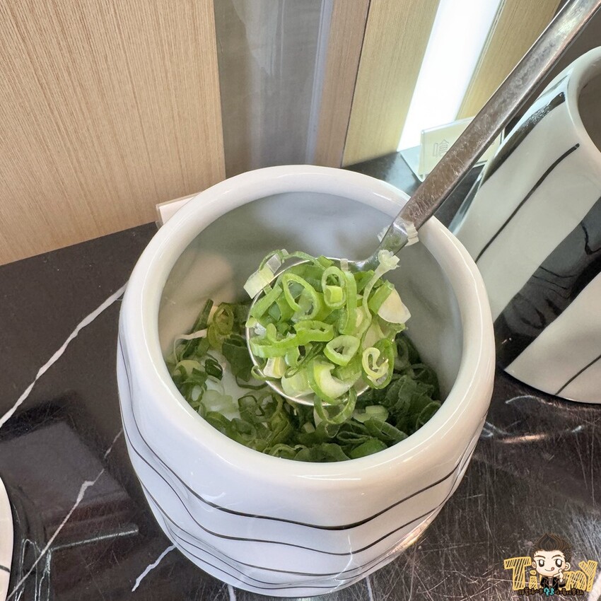 新竹縣竹北市一頭牛只有3KG的臉頰肉做的牛肉麵你們吃過了嗎? 限時限量的手作湖南臘肉飯絕對讓你齒頰留香！- 跟著踢小米吃喝玩樂趣