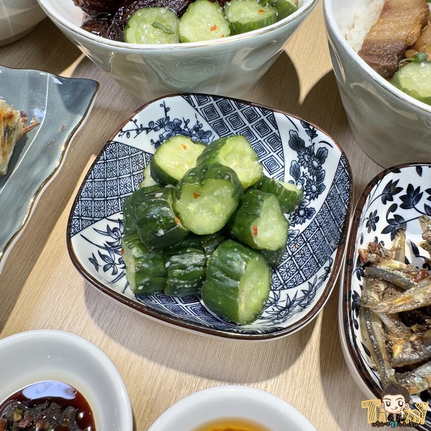 新竹縣竹北市一頭牛只有3KG的臉頰肉做的牛肉麵你們吃過了嗎? 限時限量的手作湖南臘肉飯絕對讓你齒頰留香！- 跟著踢小米吃喝玩樂趣