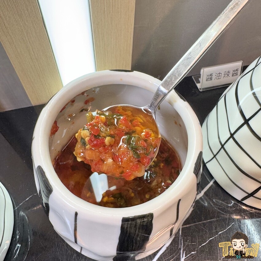 新竹縣竹北市一頭牛只有3KG的臉頰肉做的牛肉麵你們吃過了嗎? 限時限量的手作湖南臘肉飯絕對讓你齒頰留香！- 跟著踢小米吃喝玩樂趣