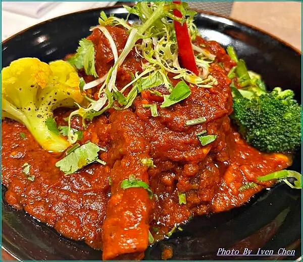 《信義區印度餐廳》好友們聚餐在市府站精緻印度料理/時尚明亮唯