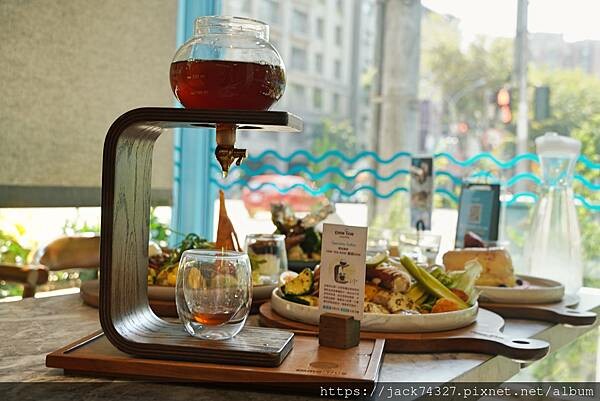 {台中美食}成真咖啡 台中首店𝗖𝗼𝗺𝗲𝗧𝗿𝘂𝗲 𝗖𝗔𝗙𝗘開幕