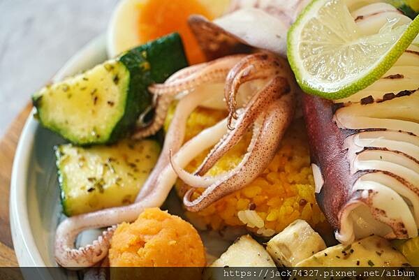 {台中美食}成真咖啡 台中首店𝗖𝗼𝗺𝗲𝗧𝗿𝘂𝗲 𝗖𝗔𝗙𝗘開幕