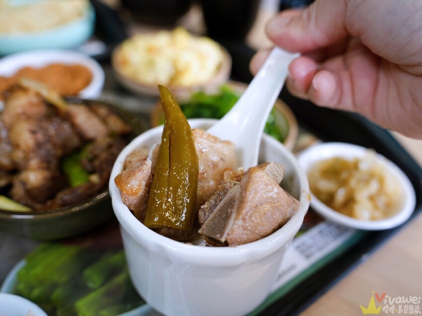 【謝府小碗菜】內用最低只要29元就能享有免費白飯,清粥,豆花,飲料無限供應!