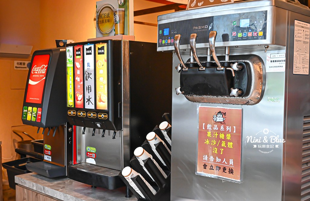 軌道車送餐的燒肉吃到飽，厚切牛排、小豬燒、生食級干貝吃到爽