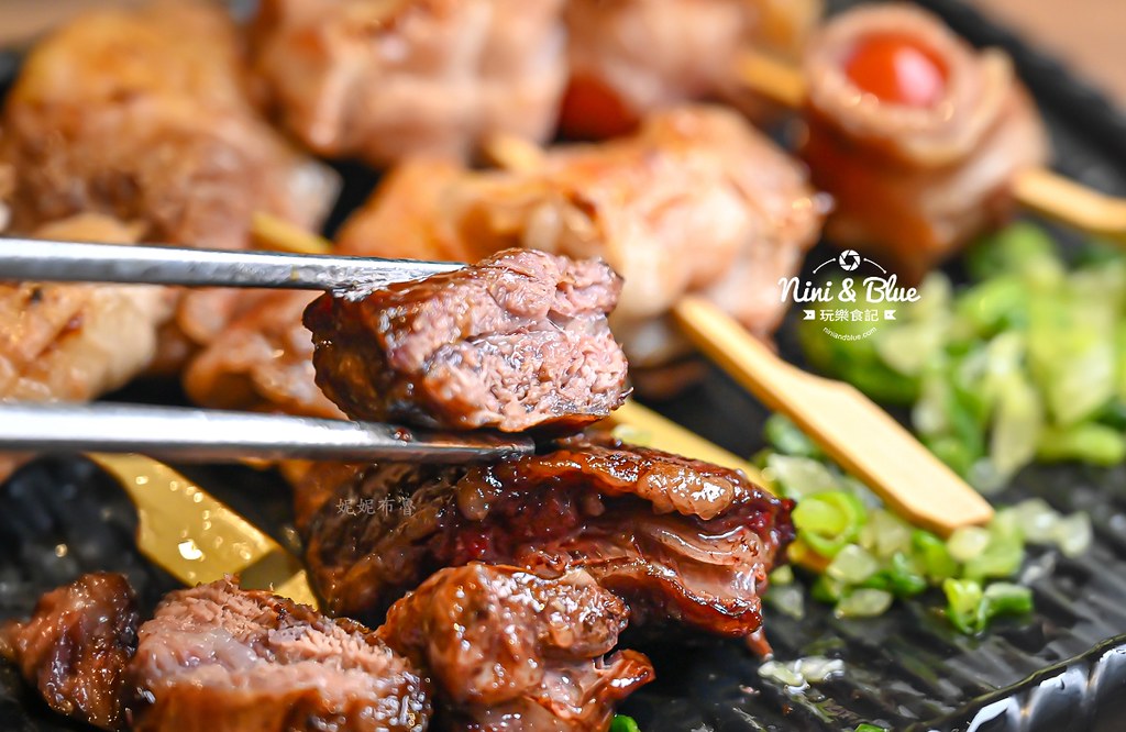 軌道車送餐的燒肉吃到飽，厚切牛排、小豬燒、生食級干貝吃到爽