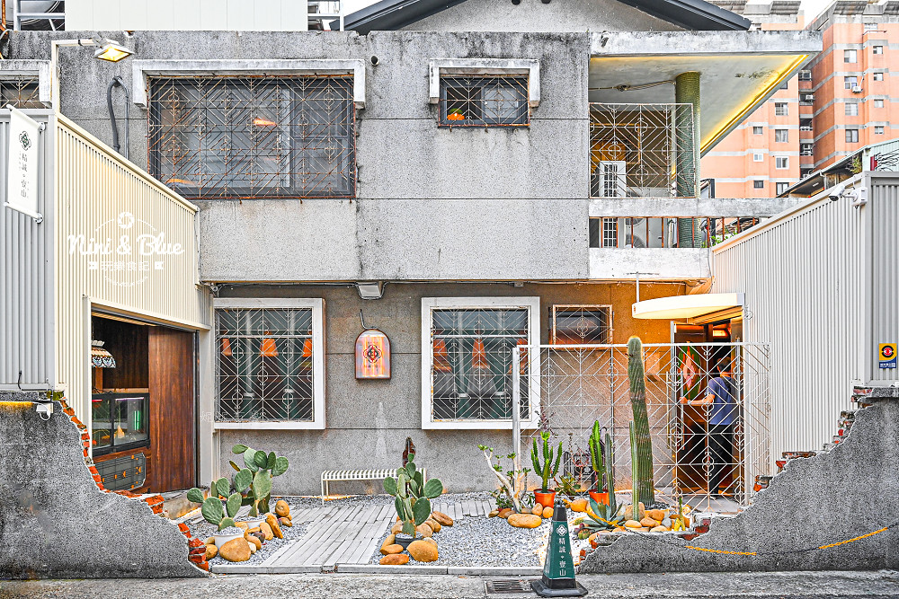 軌道車送餐的燒肉吃到飽，厚切牛排、小豬燒、生食級干貝吃到爽