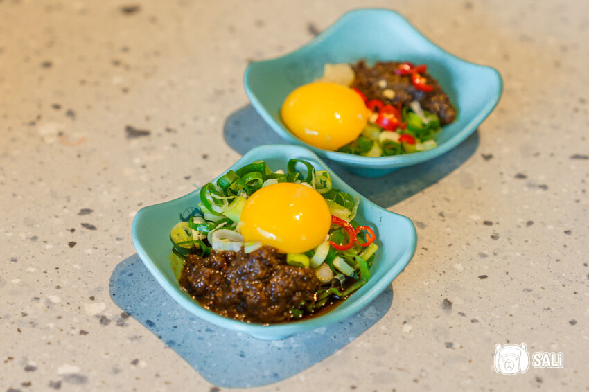 久桃石頭火鍋|台中勤美火鍋推薦,蔬果大骨雞骨乳白高湯現炒爆香,下午時段不休息 - 莎笠,小日子