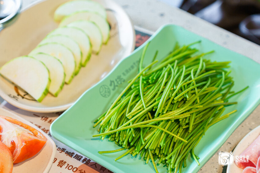 久桃石頭火鍋|台中勤美火鍋推薦,蔬果大骨雞骨乳白高湯現炒爆香,下午時段不休息 - 莎笠,小日子