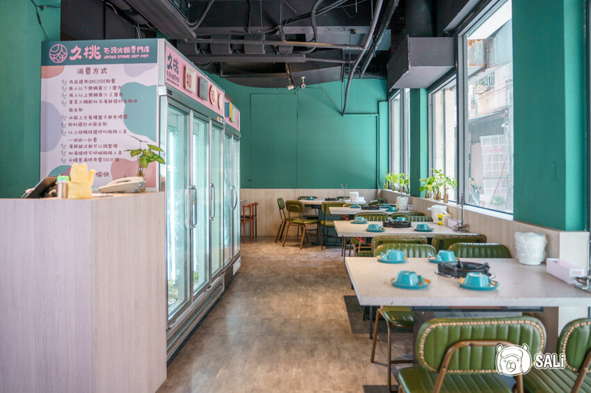 久桃石頭火鍋|台中勤美火鍋推薦,蔬果大骨雞骨乳白高湯現炒爆香,下午時段不休息 - 莎笠,小日子