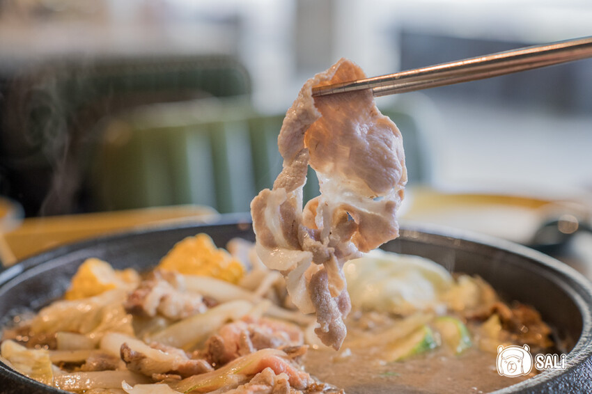 久桃石頭火鍋|台中勤美火鍋推薦,蔬果大骨雞骨乳白高湯現炒爆香,下午時段不休息 - 莎笠,小日子