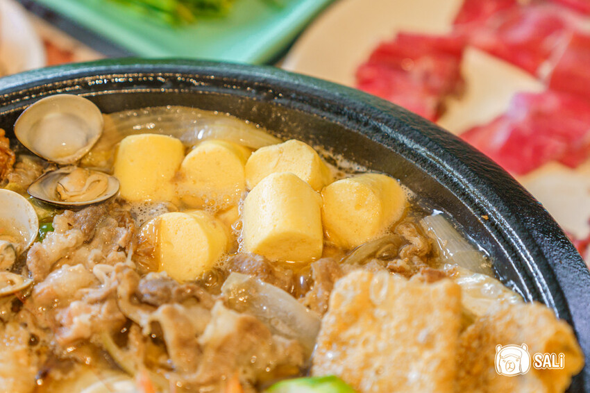 久桃石頭火鍋|台中勤美火鍋推薦,蔬果大骨雞骨乳白高湯現炒爆香,下午時段不休息 - 莎笠,小日子