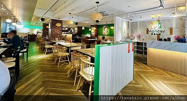 Monday 蔬食料理內部