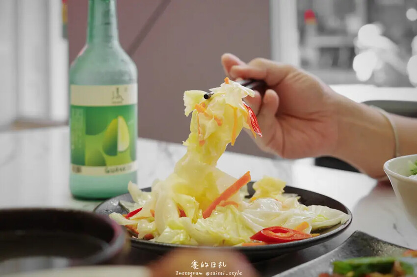 台中逢甲宵夜新選擇！烏竹樓OT Kitchen黑豬肉熱炒，半夜也能吃。