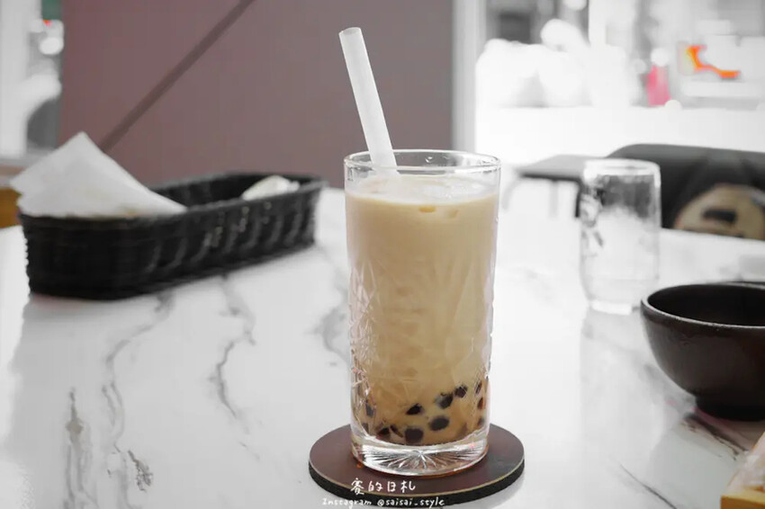 台中逢甲宵夜新選擇！烏竹樓OT Kitchen黑豬肉熱炒，半夜也能吃。