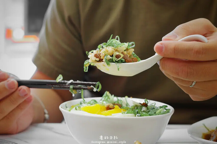 台中逢甲宵夜新選擇！烏竹樓OT Kitchen黑豬肉熱炒，半夜也能吃。