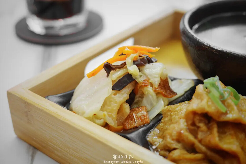 台中逢甲宵夜新選擇！烏竹樓OT Kitchen黑豬肉熱炒，半夜也能吃。