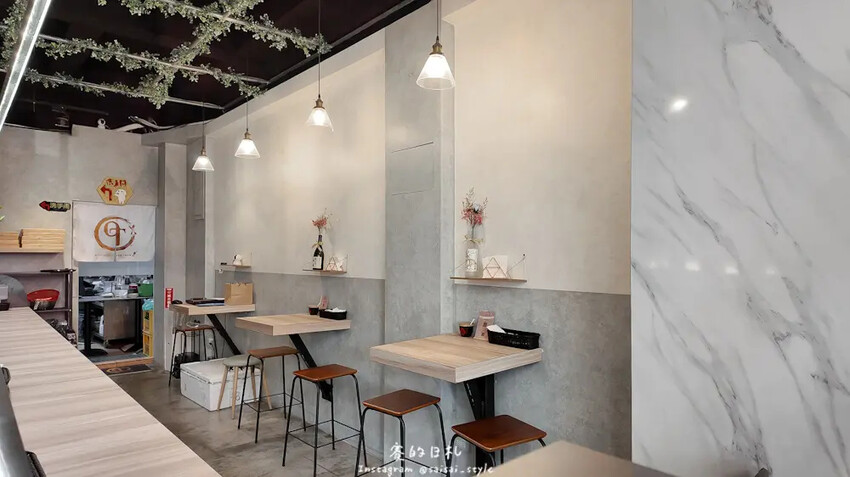 台中逢甲宵夜新選擇！烏竹樓OT Kitchen黑豬肉熱炒，半夜也能吃。