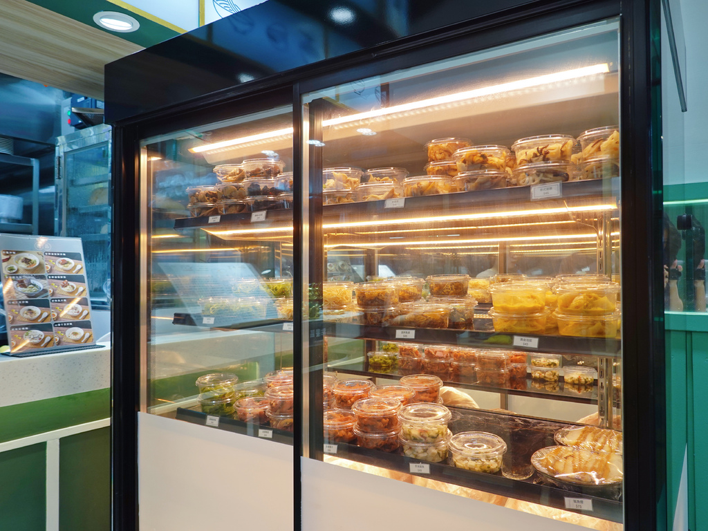 中和美食推薦！南勢角站豬一十五眷村麵食 刈包，飲料喝到飽超划算。