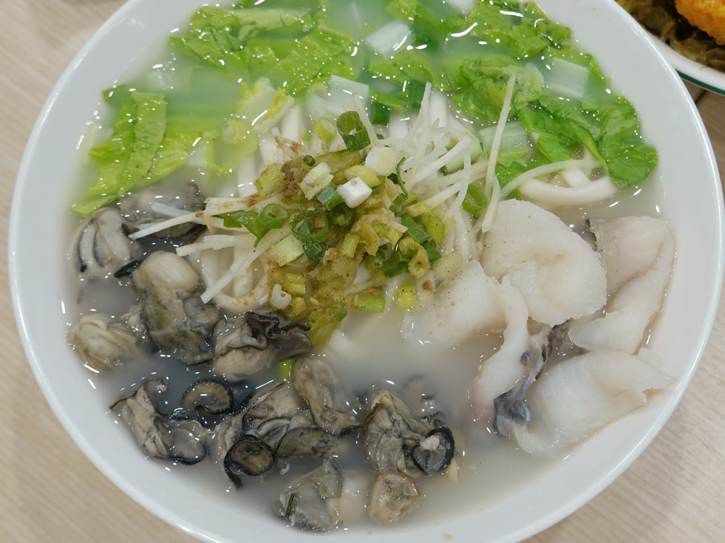 中和美食推薦！南勢角站豬一十五眷村麵食 刈包，飲料喝到飽超划算。