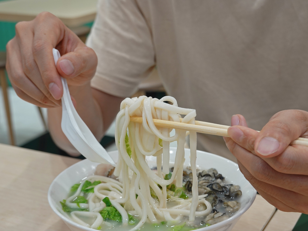 中和美食推薦！南勢角站豬一十五眷村麵食 刈包，飲料喝到飽超划算。