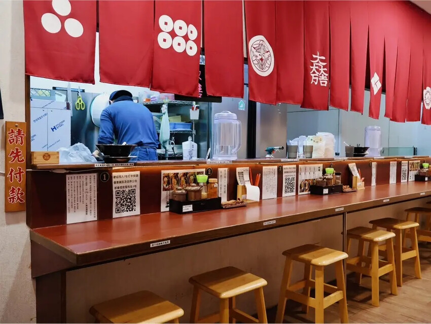 在樂華夜市也能吃到正宗日式風味的拉麵？「小林拉麵」客製化口味