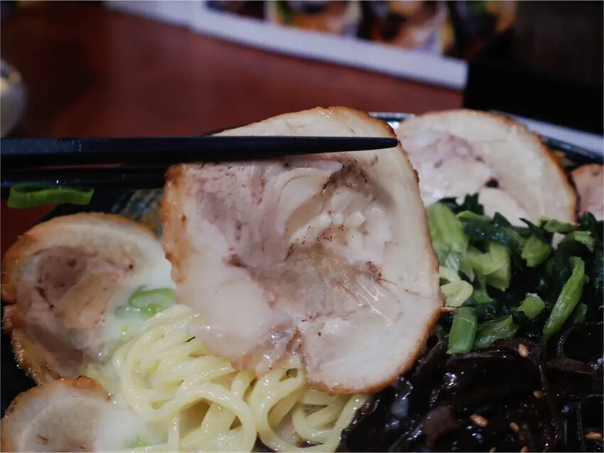 在樂華夜市也能吃到正宗日式風味的拉麵？「小林拉麵」客製化口味