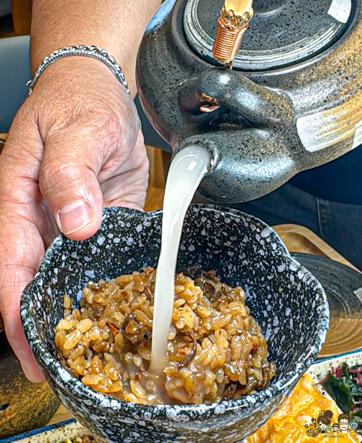 高雄必吃新店 Mochi Mochi鬆餅屋，隱藏美味現烤現煎 極上の釜飯 X 高雄首間全台第一極上釜飯登場 - 跟著尼力吃喝玩樂＆親子生活