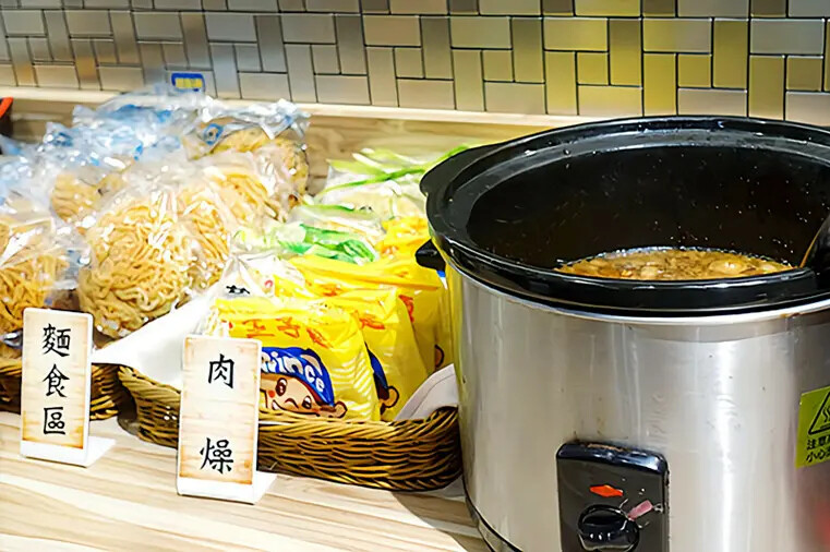 /tmp/phpJlxFWA /tmp/phpJlxFWA