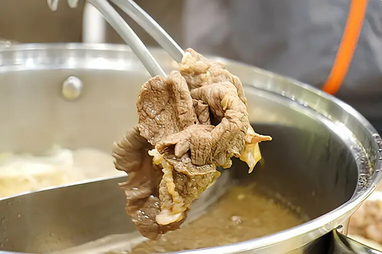 /tmp/phpE29GKj /tmp/phpE29GKj