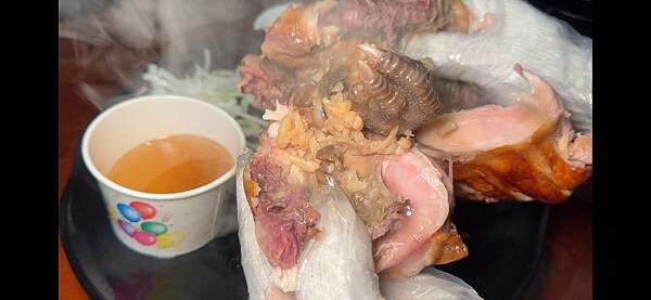 吃到爽、唱到飽,消費滿額還送桶仔雞(或送烤雞)?士林夜市這間