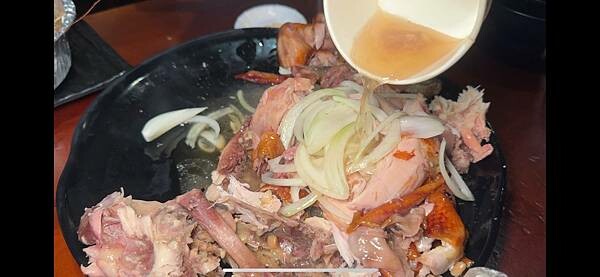 吃到爽、唱到飽,消費滿額還送桶仔雞(或送烤雞)?士林夜市這間