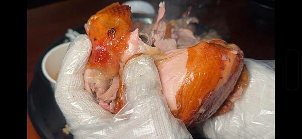 吃到爽、唱到飽,消費滿額還送桶仔雞(或送烤雞)?士林夜市這間