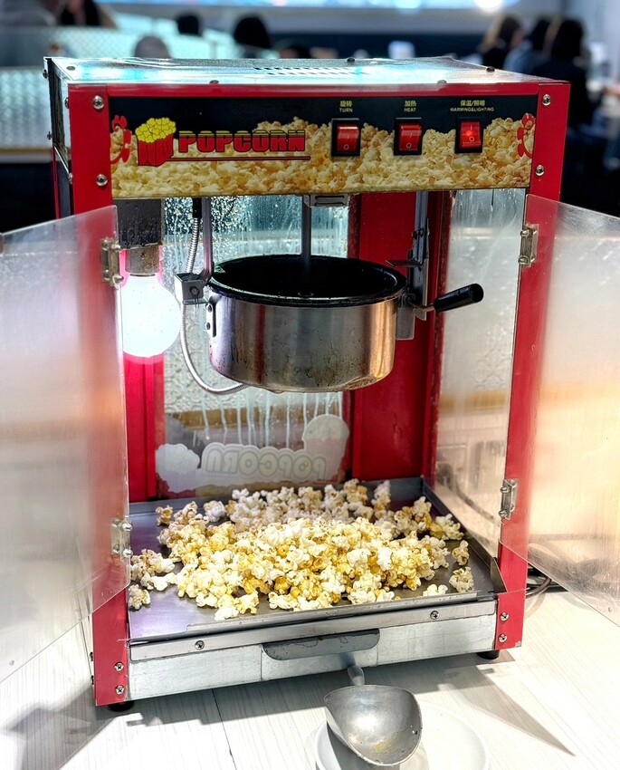 新竹最時髦的自助吧個人火鍋「陳阿姨火鍋灶咖」插旗竹北啦！整體不論是湯頭、肉品、海鮮，品質都不馬虎，下次聚餐、約會，來找陳阿姨就對了！ - 阿華田的美食日記