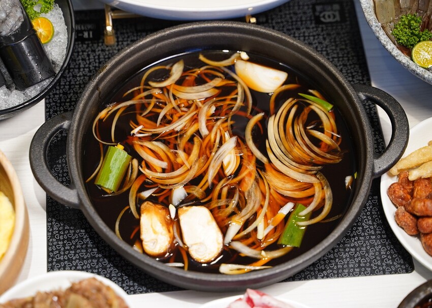 新竹最時髦的自助吧個人火鍋「陳阿姨火鍋灶咖」插旗竹北啦！整體不論是湯頭、肉品、海鮮，品質都不馬虎，下次聚餐、約會，來找陳阿姨就對了！ - 阿華田的美食日記