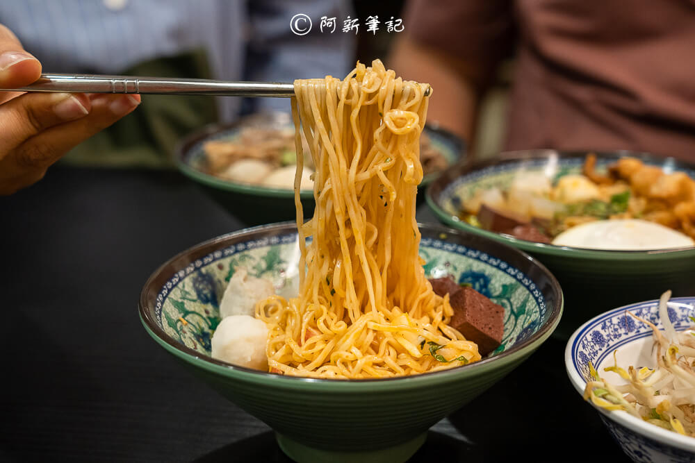 一中街美食必吃! 阿瑞ma泰國55船麵百元泰國船麵,特色火山排骨秒飛泰國。