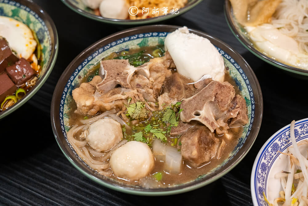 一中街美食必吃! 阿瑞ma泰國55船麵百元泰國船麵,特色火山排骨秒飛泰國。