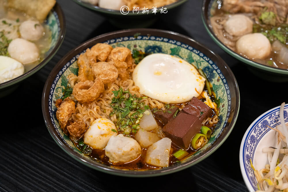 一中街美食必吃! 阿瑞ma泰國55船麵百元泰國船麵,特色火山排骨秒飛泰國。