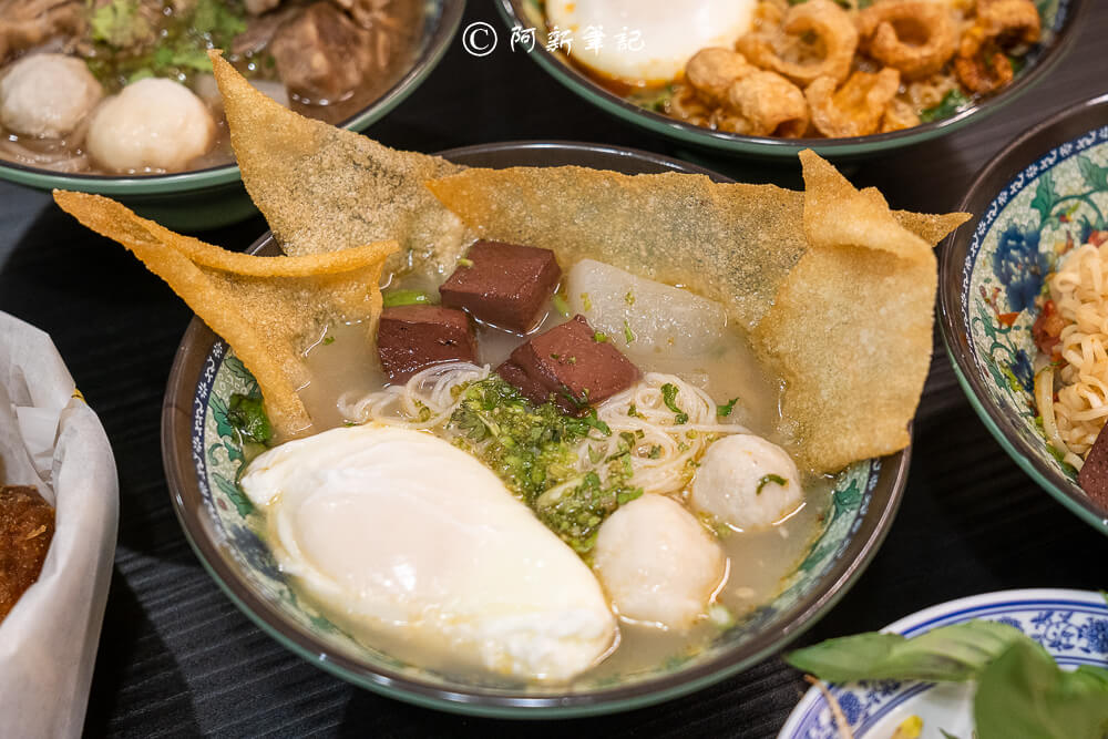 一中街美食必吃! 阿瑞ma泰國55船麵百元泰國船麵,特色火山排骨秒飛泰國。