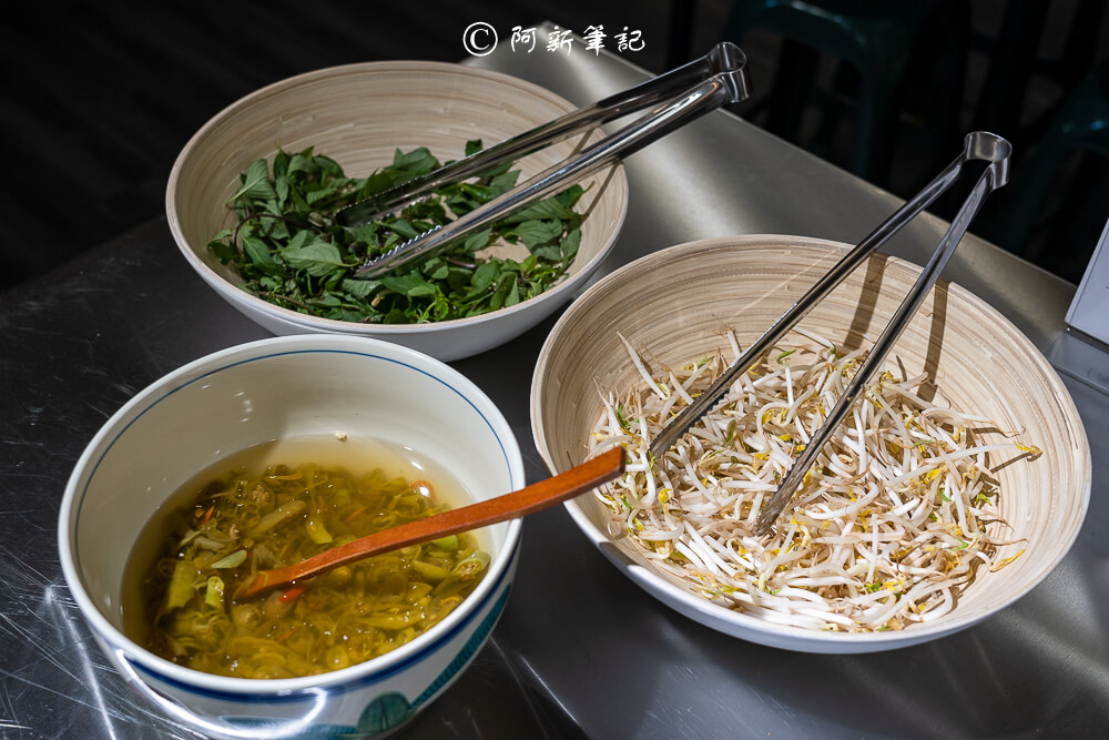 一中街美食必吃! 阿瑞ma泰國55船麵百元泰國船麵,特色火山排骨秒飛泰國。