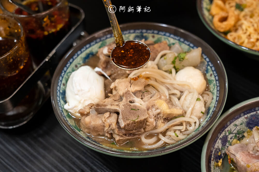 一中街美食必吃! 阿瑞ma泰國55船麵百元泰國船麵,特色火山排骨秒飛泰國。
