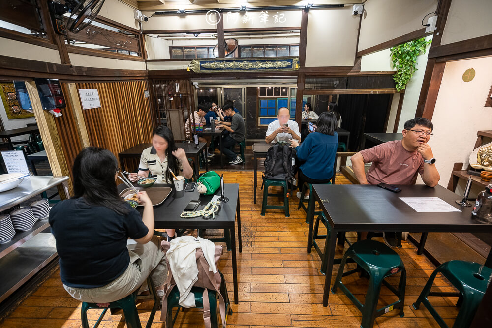 一中街美食必吃! 阿瑞ma泰國55船麵百元泰國船麵,特色火山排骨秒飛泰國。