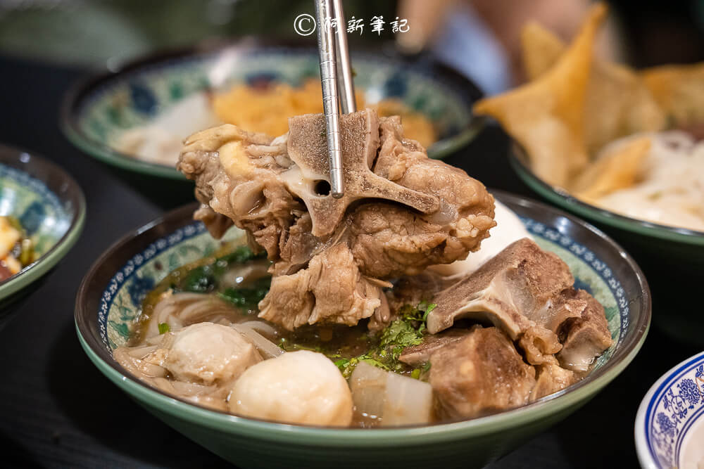 一中街美食必吃! 阿瑞ma泰國55船麵百元泰國船麵,特色火山排骨秒飛泰國。